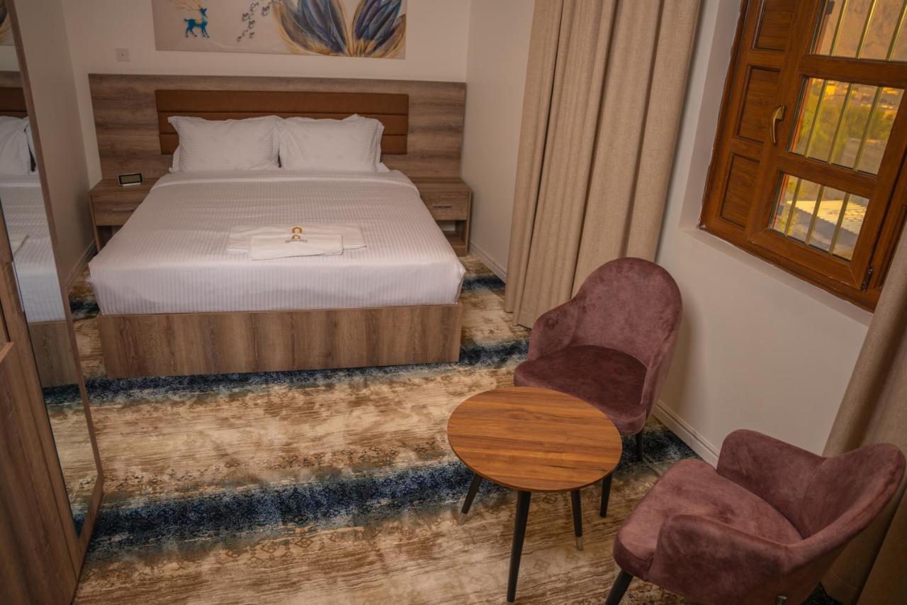 فندق المدينة القديمة Old Town Hotel Нізва Екстер'єр фото