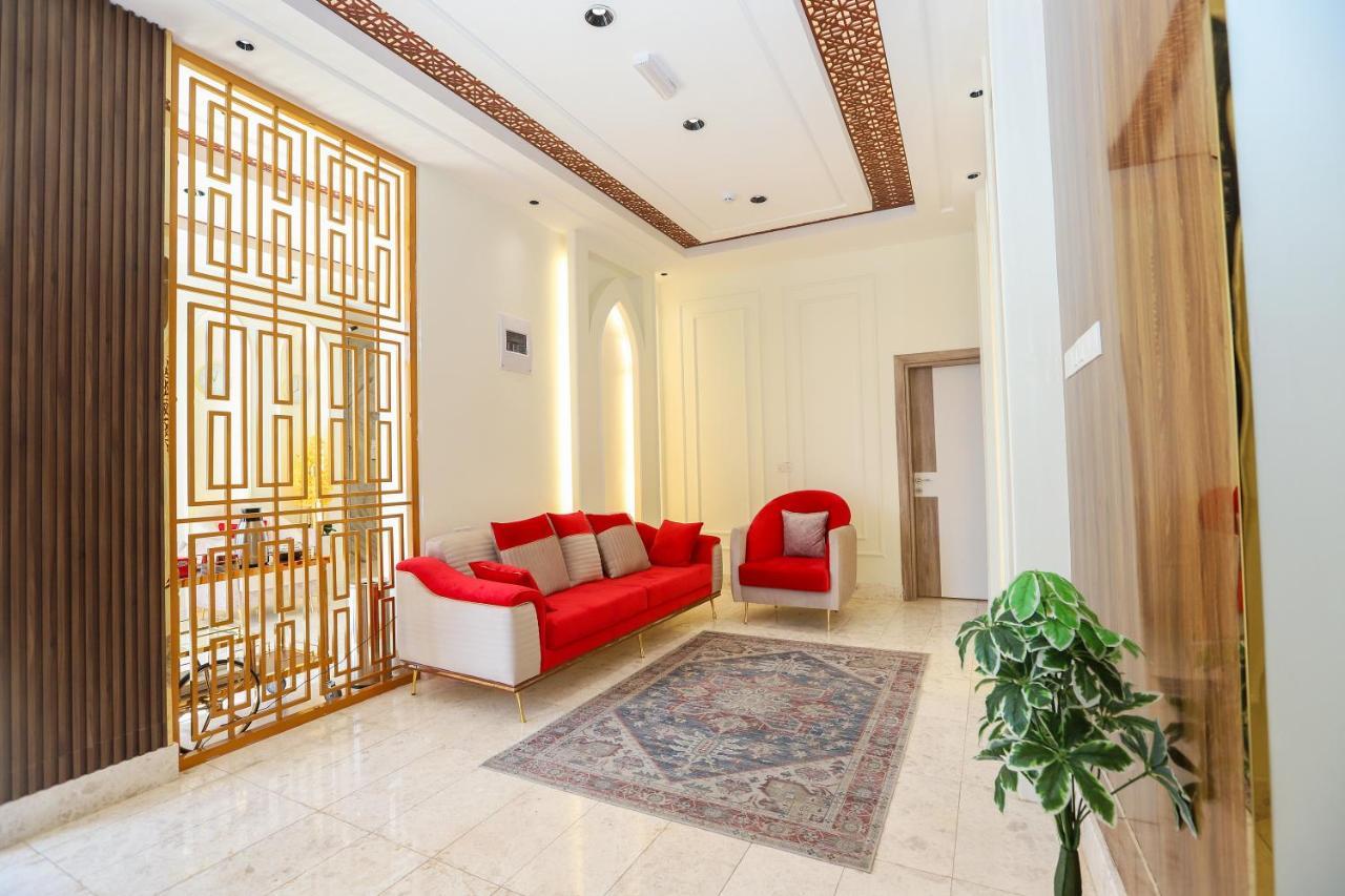 فندق المدينة القديمة Old Town Hotel Нізва Екстер'єр фото