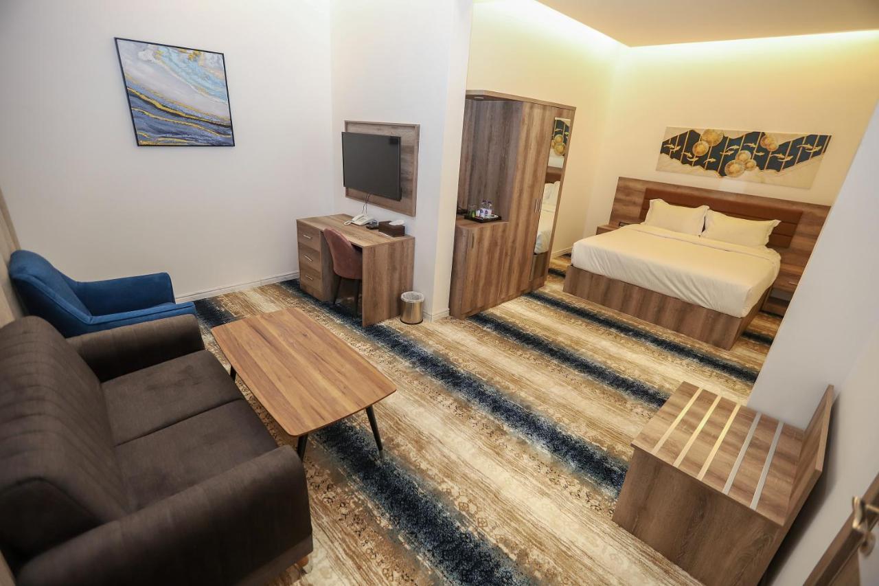 فندق المدينة القديمة Old Town Hotel Нізва Екстер'єр фото