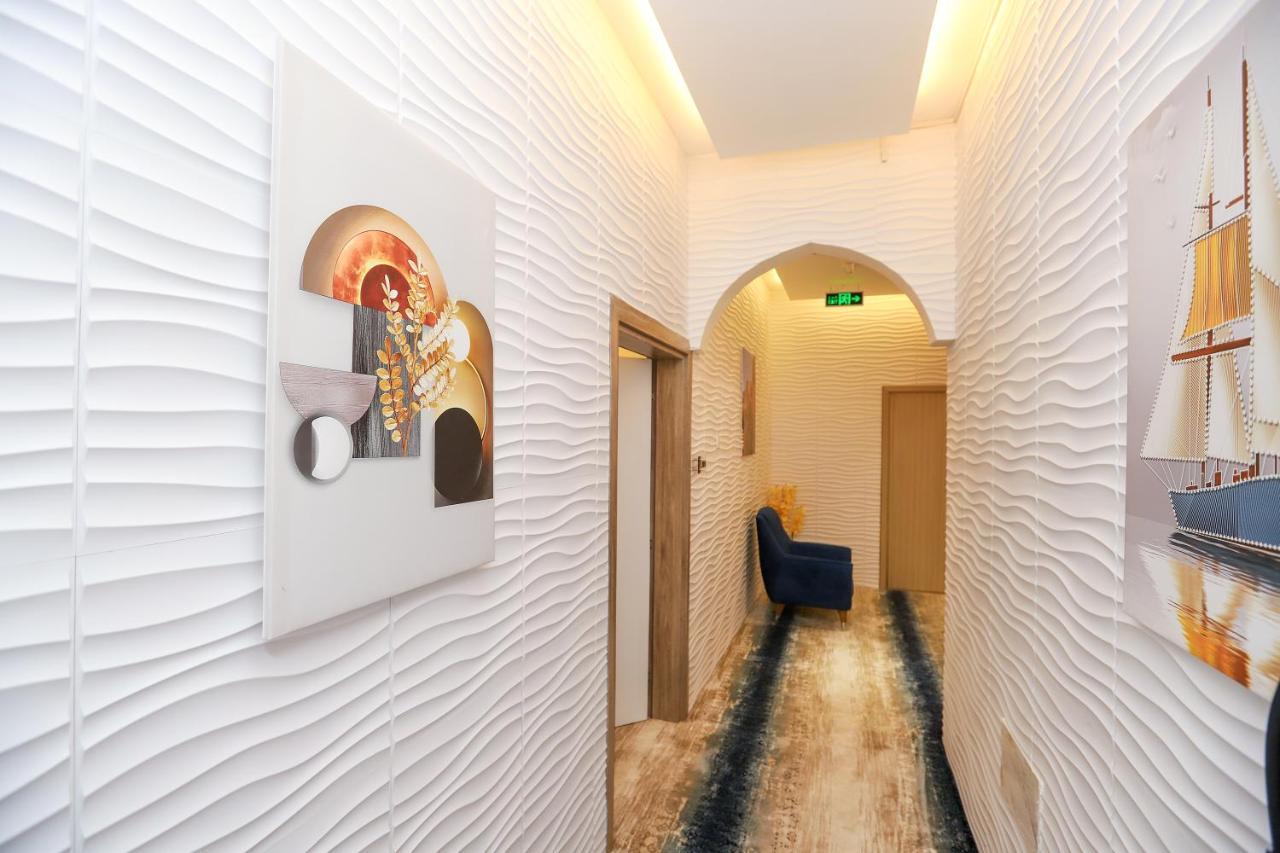فندق المدينة القديمة Old Town Hotel Нізва Екстер'єр фото